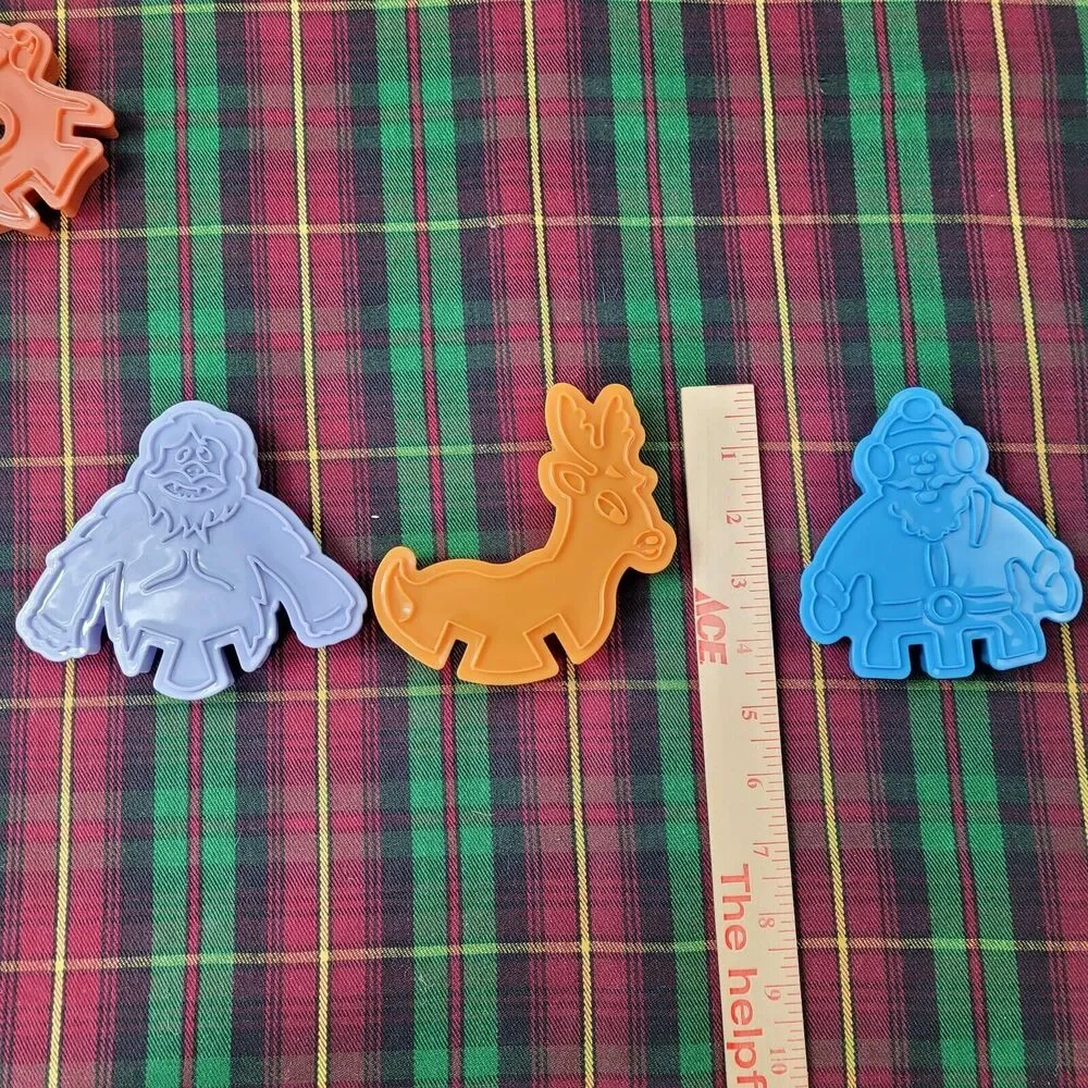 Rudolph the Red Nosed Reindeer Stand-Up Cookie Cutters 16pc 2007